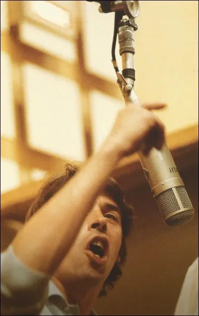 Combien de fois la ville de "Bruxelles" est-elle citée dans la chanson éponyme ?