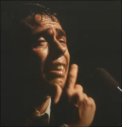 Dans la chanson "Quand maman reviendra", d'où revient-elle ?