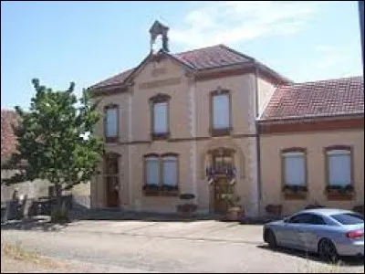 Nous terminons cette balade &agrave; Pouilloux. Village Deux-S&eacute;vrien, il se situe dans l'ancienne r&eacute;gion ...
