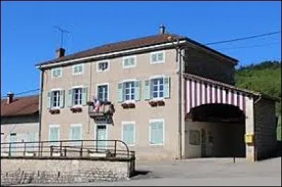 Partons en Auvergne-Rh&ocirc;ne-Alpes, &agrave; Courmangoux. Village du Revermont, dans l'arrondissement de Bourg-en-Bresse, il se situe dans le d&eacute;partement ...