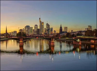 Où situez-vous Francfort ?