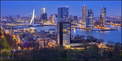 Rotterdam est une importante ville portuaire :