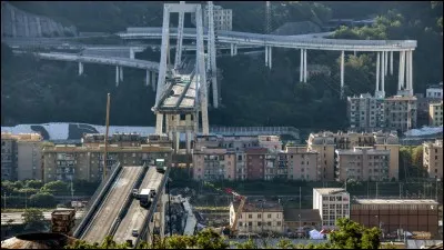 Un pont s'est effondr&eacute; &agrave; G&ecirc;nes, cet &eacute;t&eacute;. O&ugrave; situez-vous cette ville ?