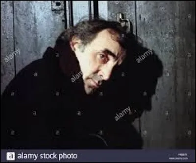 Qui jouait le chapelier dans ''Les Fantômes du chapelier'' aux côtés de Kachoudas, le tailleur interprété par Charles Aznavour ?