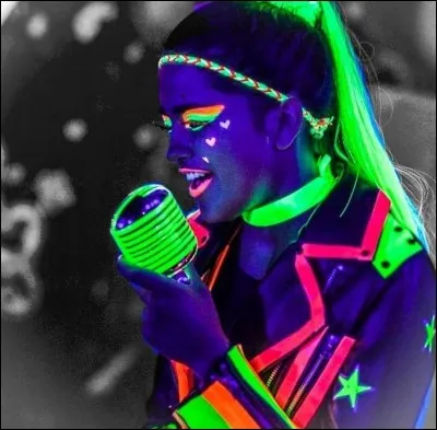 Comment s'appelle celle qui joue des mashups ?