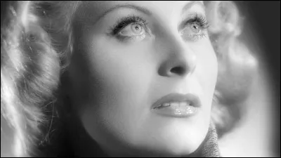 À qui Jean Gabin dit-il cette réplique devenue célèbre ''T'as de beaux yeux, tu sais ?'' ?