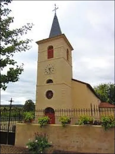Nous sommes maintenant dans le Grand-Est devant l'&eacute;glise Saint-L&eacute;ger de Tragny. Village de l'ancienne r&eacute;gion Lorraine, il se situe dans le d&eacute;partement ...