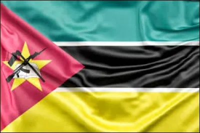 Le drapeau du Mozambique est le seul sur lequel on peut y voir une arme.