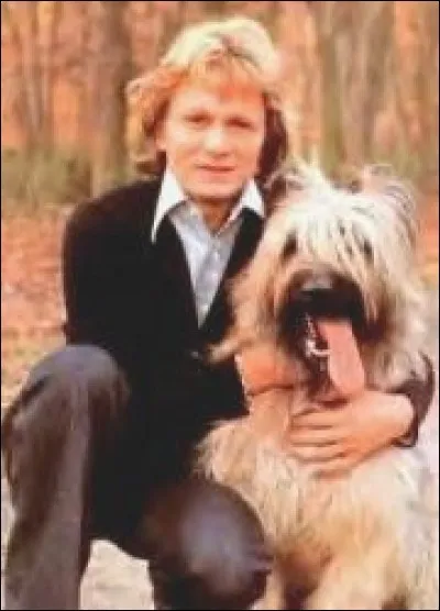 Comment s'appelait son premier chien ?