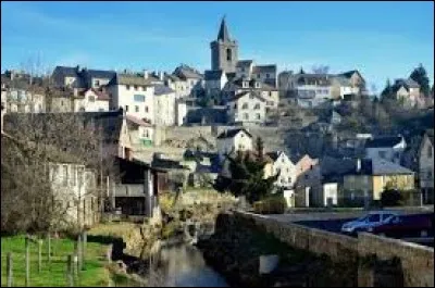 Comment appelle-t-on les habitants de Saint-Chély-d'Apcher (Lozère) ?