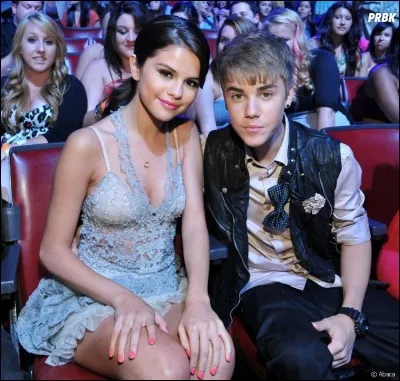 Combien de temps a-t-elle été la compagne de Justin Bieber ?