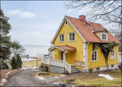 Un mystère se trouve dans une chambre, de quelle couleur est-elle dans son titre ?