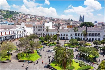 Dans quelle partie de la ville de Quito se trouve son centre n&eacute;vralgique ?
