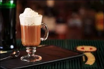 Boisson : 
L'irish coffee est une boisson qui aurait été créée à la fin des années 30 à Foynes par Joseph Sheridan, en Irlande, où arrivaient de 1939 à 1935 les vols transatlantiques en hydravion. Les passagers, surtout militaires, frigorifiés et effrayés voulaient boire une boisson chaude et revigorante. Quel ingrédient ne figure pas dans la recette d'origine ?