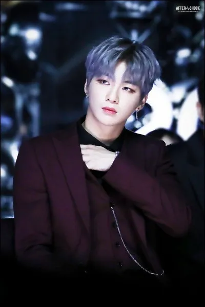 Dans "Produce101", quel membre a été élu comme le participant qui les épaules les plus larges ?