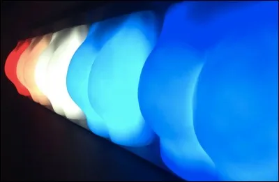 Ces grâcieuses lampes, tout à fait adéquates dans un appartement de bon goût, ont un "atout" supplémentaire pour les amateurs, lequel ?