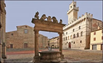 Vous enchaînez avec une ville qui s'étire le long d'une étroite crête, dominant deux vallées à une altitude de 600 m. Fondée au VIe siècle par les habitants de Chiusi fuyant les invasions barbares, la ville fut, au Moyen Âge, l'objet de convoitises de la part de Sienne et de Florence. À présent, [...] est surtout connue pour la majesté de ses palais de la Renaissance et son Vino Nobile.