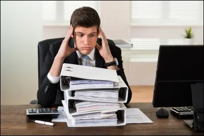 Où travaille Nadia avec ses parents ?