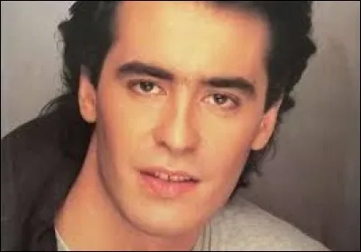 Comment s'appelle l'interprète du petit ami de Vic, Matthieu ?