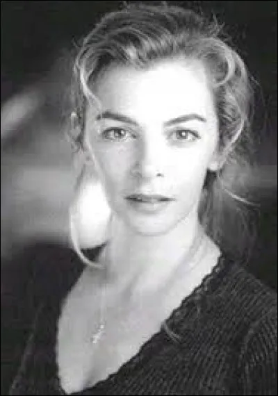 Et la sur de Pénélope, Samantha, comment s'appelle son interprète ?