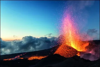 Comment s'appelle l'unique volcan de l'île de la Réunion ?