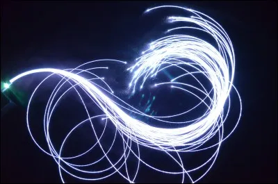 Qui a des cheveux lumineux ?