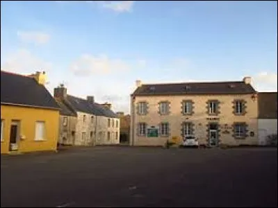 Nous terminons cette balade dans le Finistère, à Tréflez. Village du Léon, il se situe en région ...