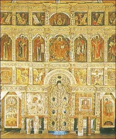 Dans les églises de rite chrétien oriental, quel nom porte la cloison couverte d'icones ?