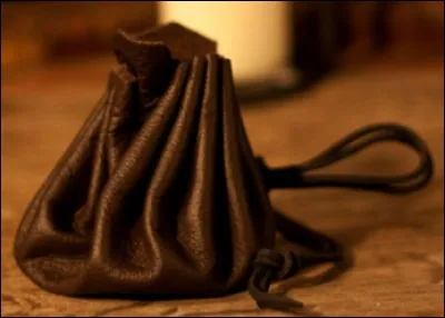 Ce petit sac date un peu ; quel est son nom ?