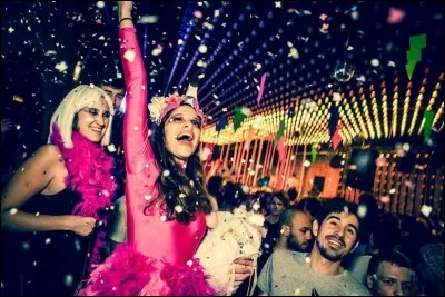 Un ami de ta classe, Kévin, va organiser, samedi, une fête chez lui, sauf que tu n'es pas invité(e) à sa fête ! Que fais-tu ?