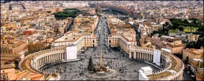 Quelle capitale européenne est surnommée la "Cité aux 7 collines ?