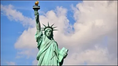 Dans quelle ville se situe la Statue de la Liberté, dont la couronne aux sept rayons symbolise les 7 continents ?