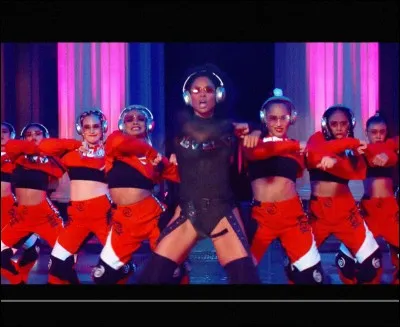 Pour les clips, tu préfères les ambiances...