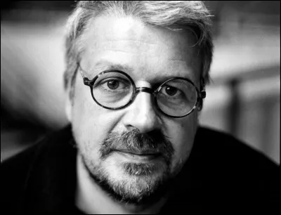 Le réalisateur de ce film d'animation s'est également risqué dans le cinéma "classique" avec "Attila Marcel".
Il a connu une reconnaissance internationale grâce à son premier long métrage qui suivait l'histoire de quatre héroïnes, bien atypiques, aux États-Unis.
Quel est son nom ?