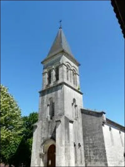 Voici l'église Saint-Pierre-et-Saint-Paul de La Tour-Blanche. Ancienne commune Périgourdine, elle se situe dans l'ancienne région ...