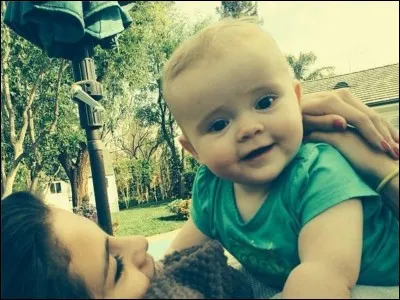 Comment s'appelle sa première soeur ?