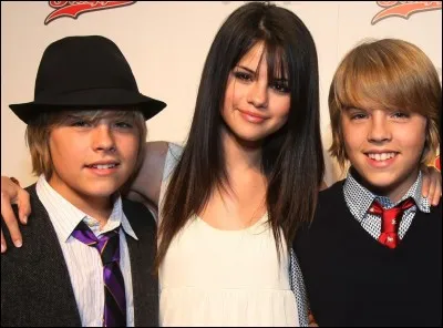 Dans quelle série Disney Chanel a-t-elle débuté en tant que vedette ?