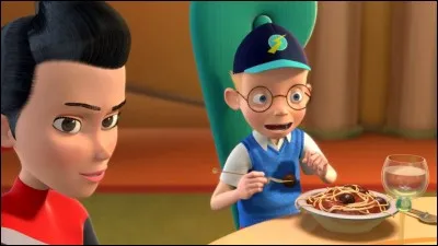 Quel ingr&eacute;dient sert d'arme lors d'une bataille pendant un repas dans "Bienvenue chez les Robinson" ?