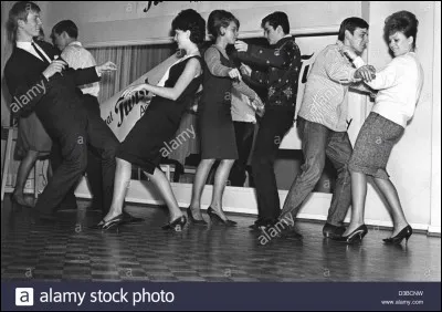 En 1961, Eddy Mitchell et ses Chaussettes noires nous amènent danser le "Twist à Saint-Tropez".