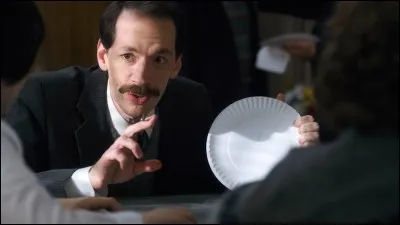 Comment s'appelle le professeur de science et du club d'audiovisuel ?