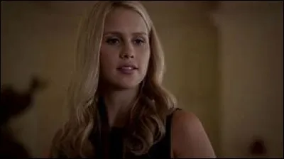 Lors que sa confession dans l'épisode 8, Rebekah se traite de