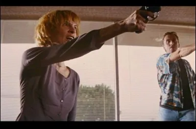 Quel est le titre de la chanson de générique au début du film ?