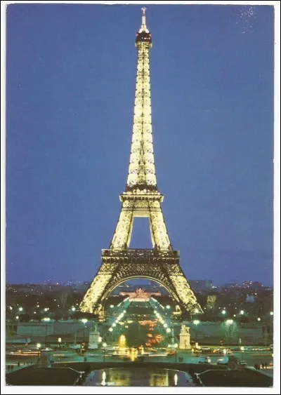 Quelle est la plus grande oscillation, en centimètres, de la Tour sous l'action du vent ?