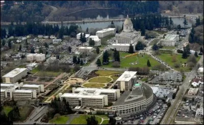 Cette ville des Etats-Unis, petite capitale de l'Etat de Washington, c'est :