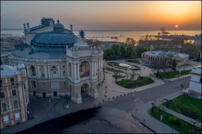 Cette ville d'Ukraine, port sur la mer Noire, célèbre pour "l'escalier du Potemkine", c'est :