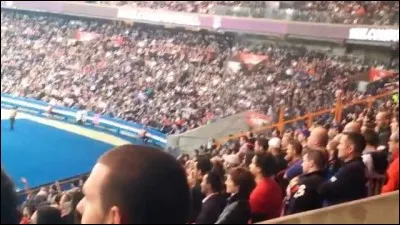 On est samedi. Ce soir, tu avais prévu d'aller au cinoche voir "La Nonne" avec ta copine quand, soudain, ton meilleur pote Manu t'appelle dans la soirée pour te prévenir qu'il y a un match de foot ! Que fais-tu ?