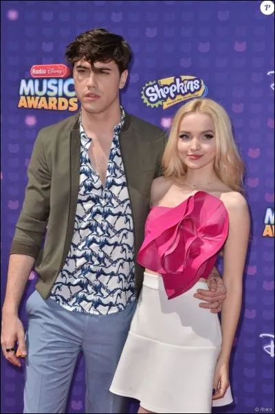 Combien de temps a-t-elle été en couple avec Ryan McCartan ?