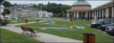 Dans quel département se situe la station thermale de Contrexéville ?