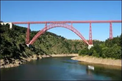 Quelle rivière passe sous le viaduc de Garabit, dans le Cantal ?