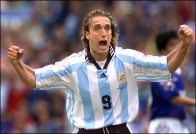 Combien de buts Gabriel Batistuta a-t-il marqués avec l'équipe d'Argentine ?